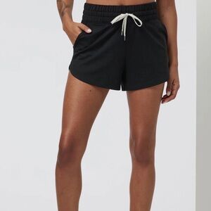 Vuori Halo Performance Short 2.0